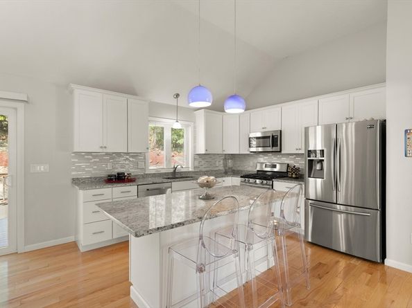 16 Vieira Dr, Peabody MA 01960