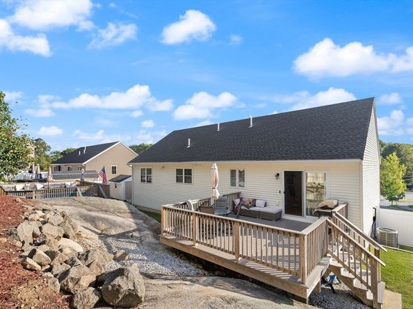 16 Vieira Dr, Peabody MA 01960