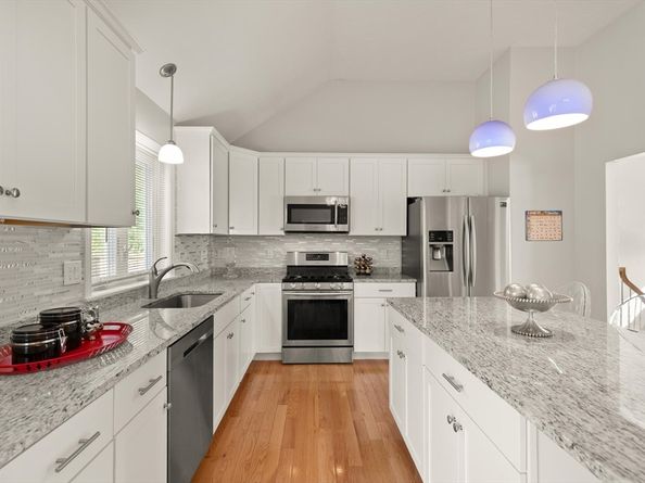 16 Vieira Dr, Peabody MA 01960