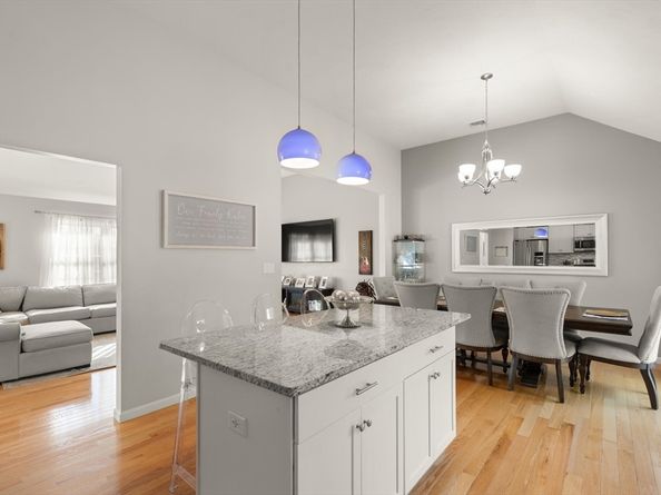16 Vieira Dr, Peabody MA 01960