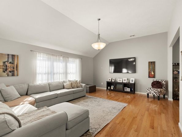 16 Vieira Dr, Peabody MA 01960