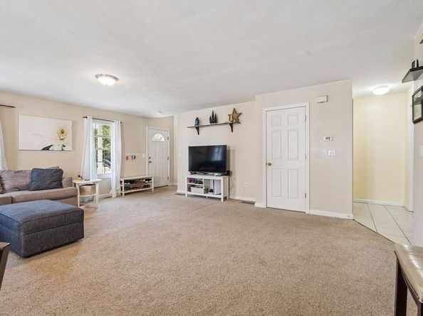 14 Pineridge Way 14, Middleboro MA 02346