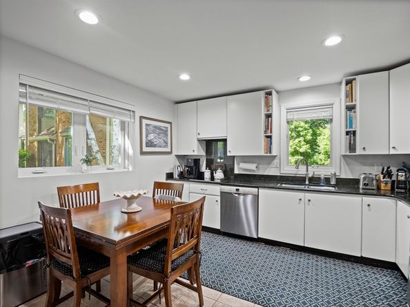 770 Salisbury St 424, Worcester MA 01609