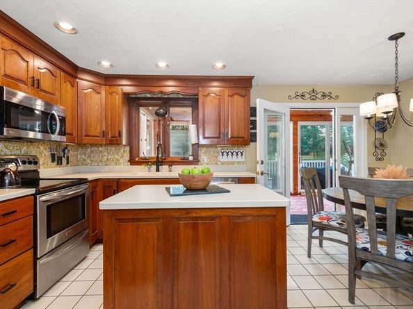 60 Allen Rd, Sturbridge MA 01566
