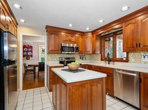 60 Allen Rd, Sturbridge MA 01566