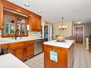 60 Allen Rd, Sturbridge MA 01566