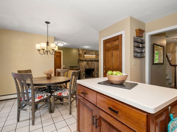 60 Allen Rd, Sturbridge MA 01566