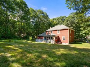 60 Allen Rd, Sturbridge MA 01566