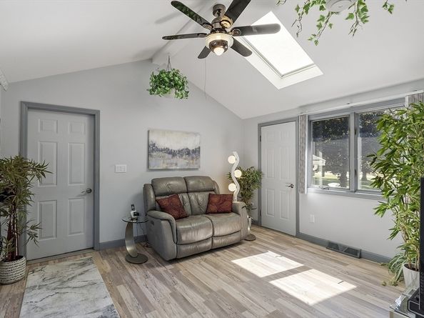 20 Hopkins Street, Wilmington MA 01887
