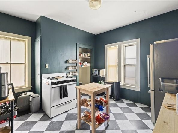 14 Cottage St, Brockton MA 02301