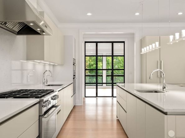 61 Lakeview Ave, Newton MA 02460