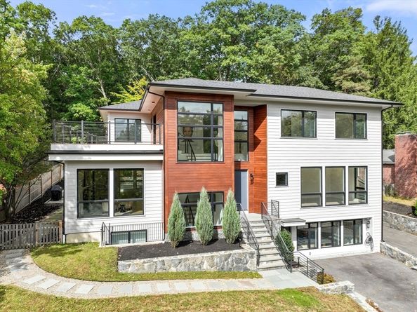 61 Lakeview Ave, Newton MA 02460