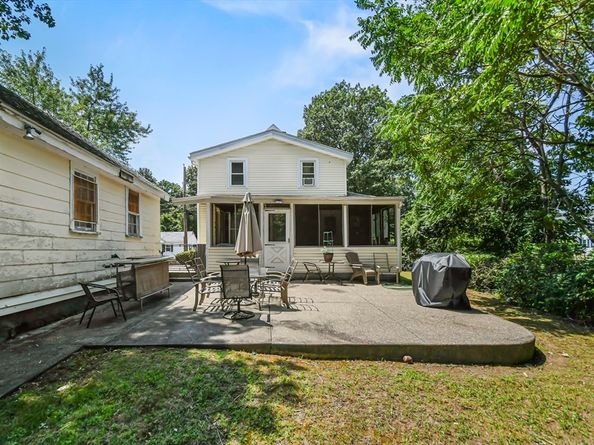 22 Beacon St, Woburn MA 01801