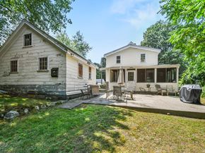 22 Beacon St, Woburn MA 01801