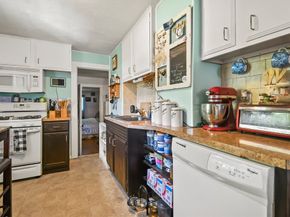 22 Beacon St, Woburn MA 01801