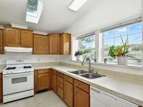 1606 Fox Run, Middleboro MA 02346