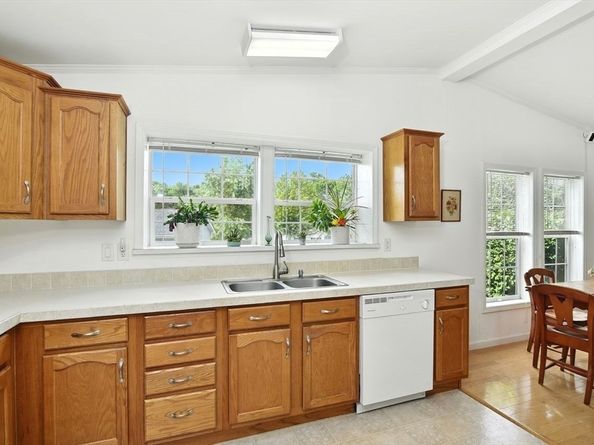 1606 Fox Run, Middleboro MA 02346