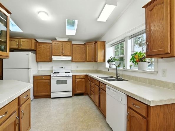 1606 Fox Run, Middleboro MA 02346