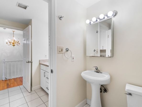 24 Jericho Road 24, Weston MA 02493
