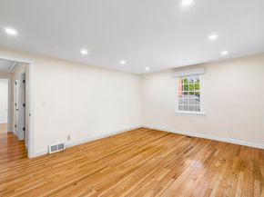 24 Jericho Road 24, Weston MA 02493