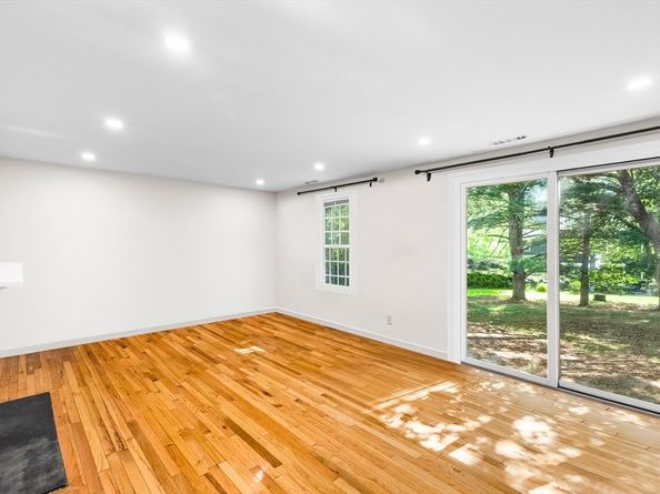 24 Jericho Road 24, Weston MA 02493