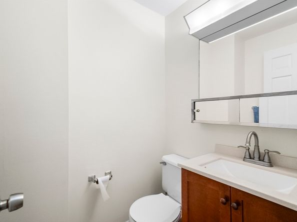 24 Jericho Road 24, Weston MA 02493