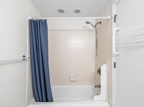 24 Jericho Road 24, Weston MA 02493