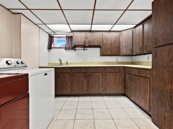 33 Lantern Rd, Revere MA 02151