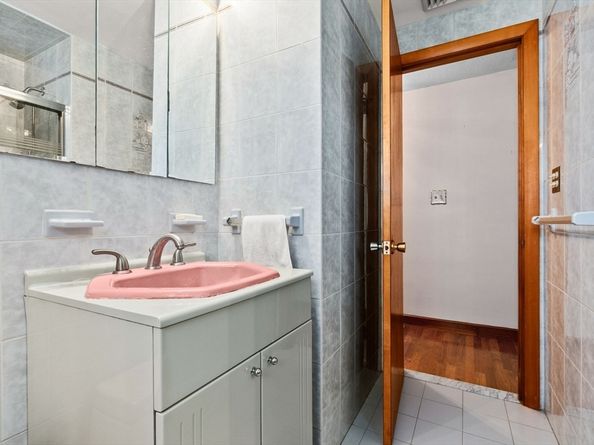 33 Lantern Rd, Revere MA 02151