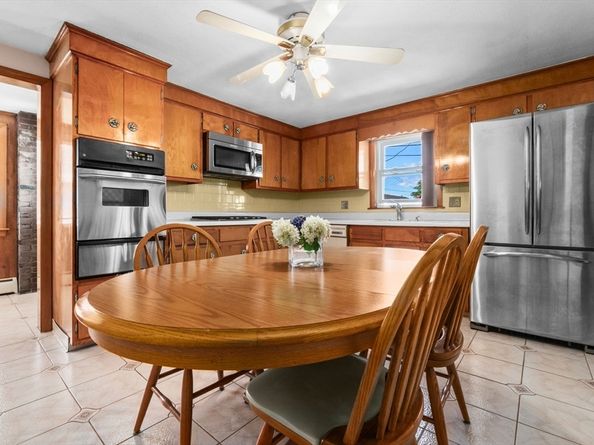 33 Lantern Rd, Revere MA 02151