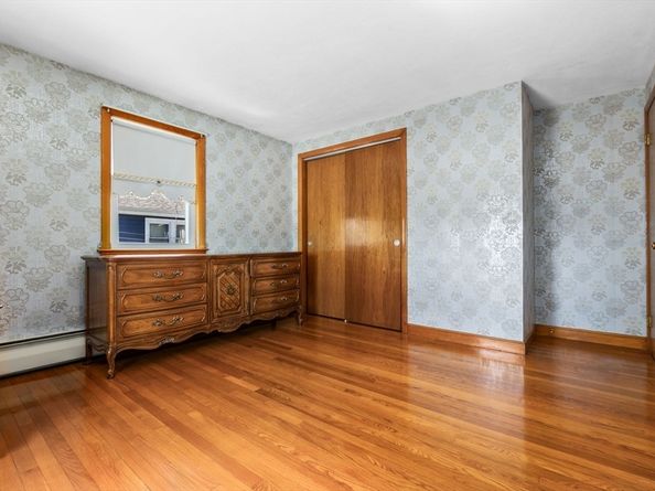 33 Lantern Rd, Revere MA 02151