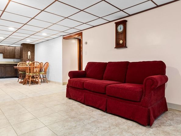 33 Lantern Rd, Revere MA 02151