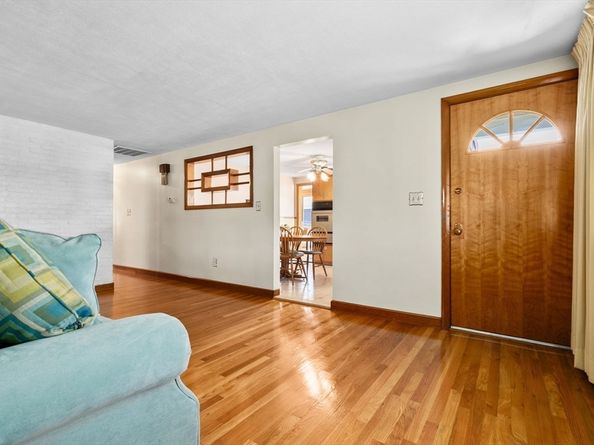 33 Lantern Rd, Revere MA 02151