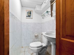 33 Lantern Rd, Revere MA 02151
