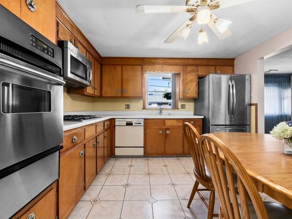 33 Lantern Rd, Revere MA 02151