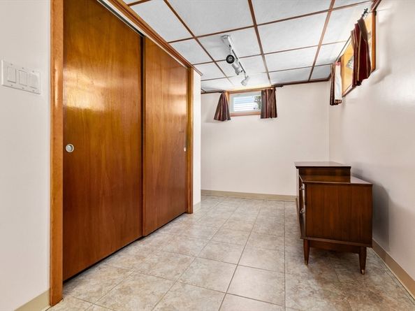 33 Lantern Rd, Revere MA 02151