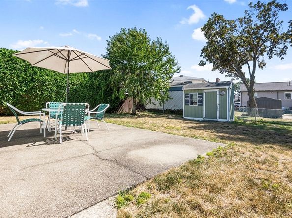 33 Lantern Rd, Revere MA 02151