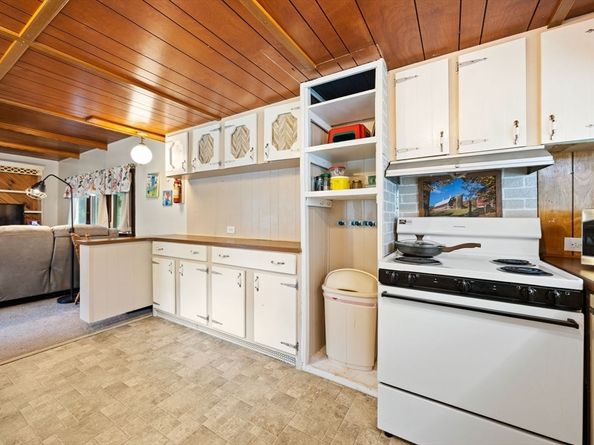 24 Beechwood Rd, Halifax MA 02338
