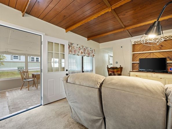 24 Beechwood Rd, Halifax MA 02338