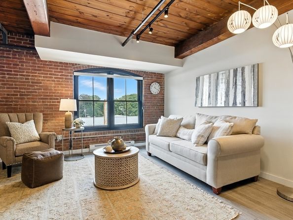 55 Sterling St 314, Clinton MA 01510