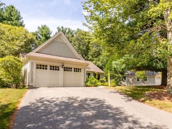 3 Bridlefield Ln, Medfield MA 02052