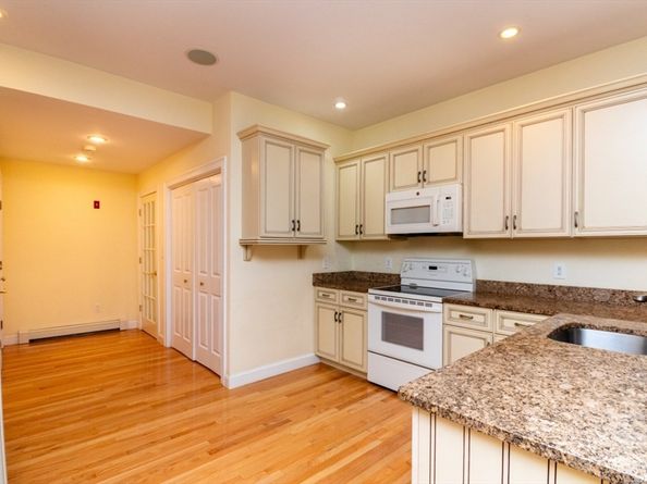 3 Bridlefield Ln, Medfield MA 02052