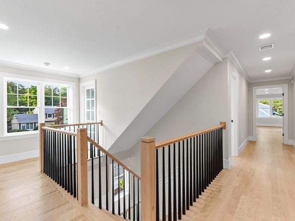 12 Pleasant St, Burlington MA 01803