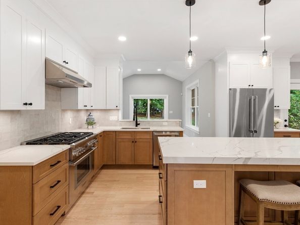 12 Pleasant St, Burlington MA 01803