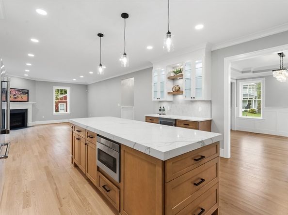 12 Pleasant St, Burlington MA 01803