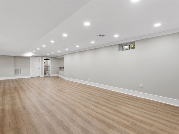 12 Pleasant St, Burlington MA 01803