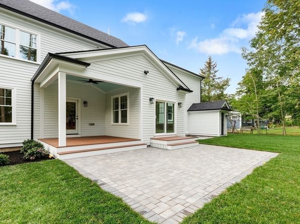 12 Pleasant St, Burlington MA 01803