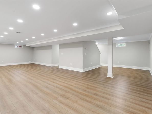 12 Pleasant St, Burlington MA 01803