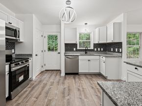 46 Locust St, Leicester MA 01611