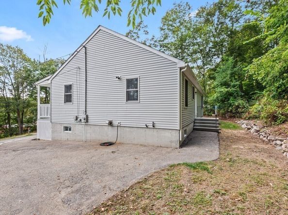 46 Locust St, Leicester MA 01611